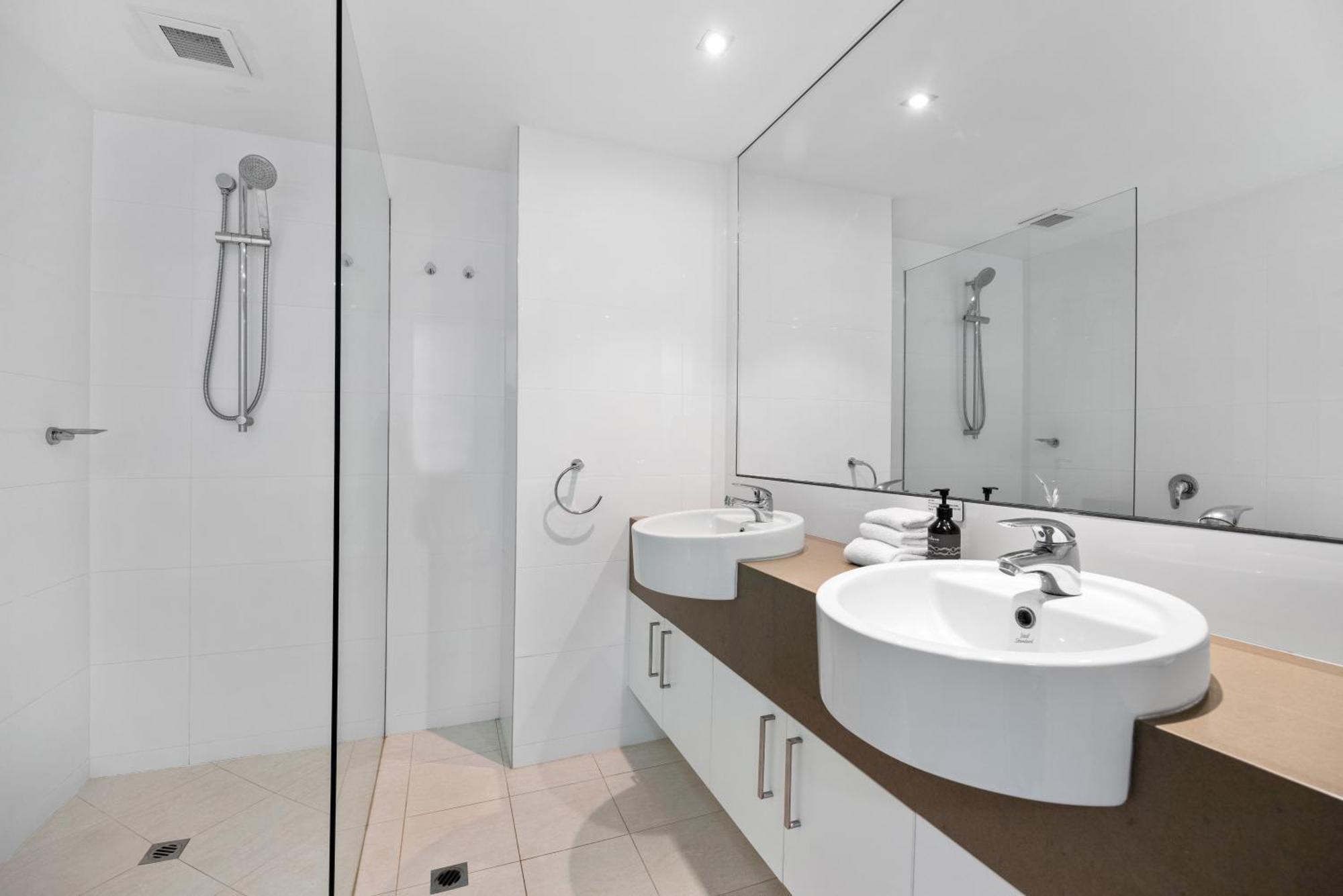 Fairshore 12: Absolute Beachfront, Direct Beach & Pool Access Noosa Heads Exterior photo