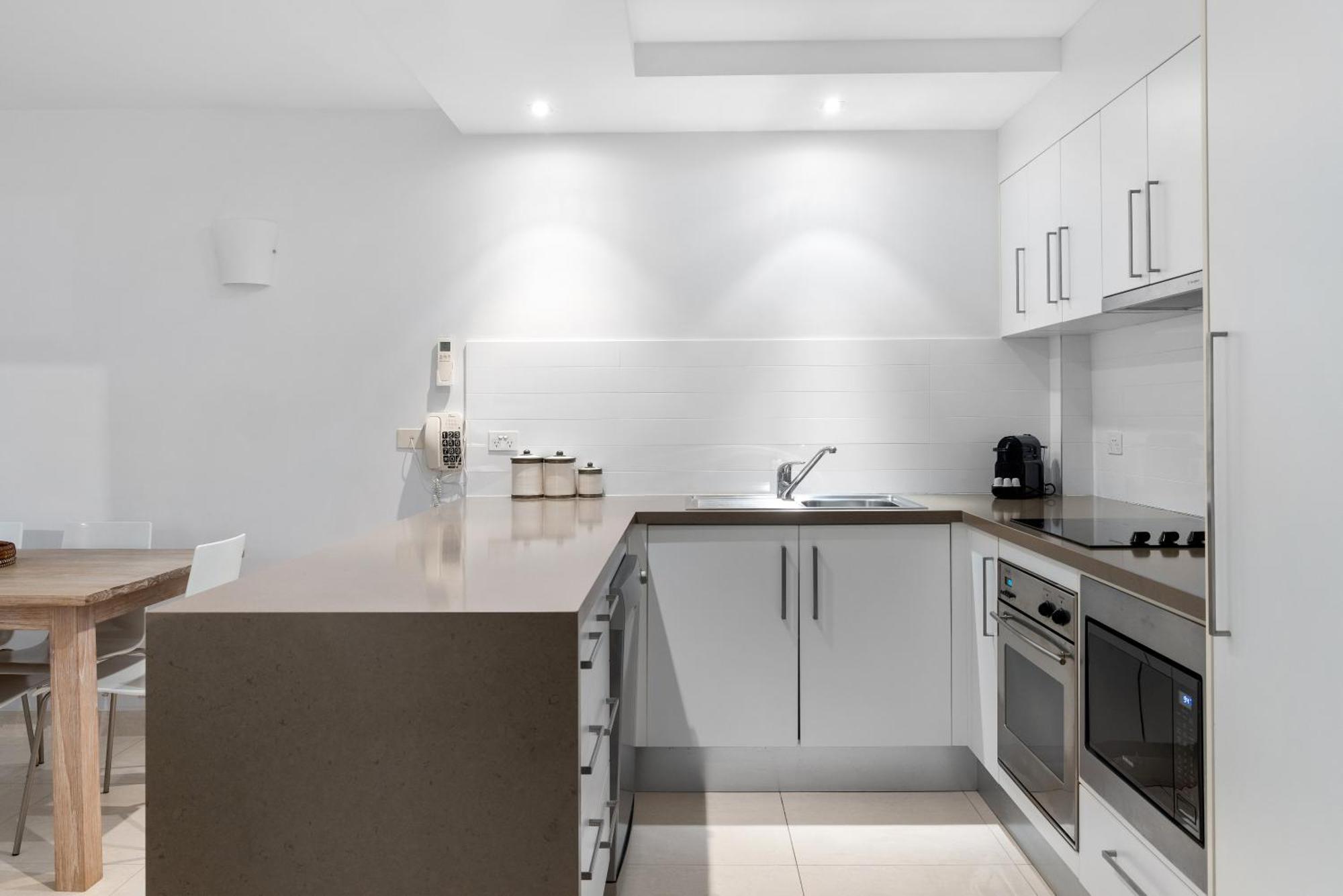 Fairshore 12: Absolute Beachfront, Direct Beach & Pool Access Noosa Heads Exterior photo